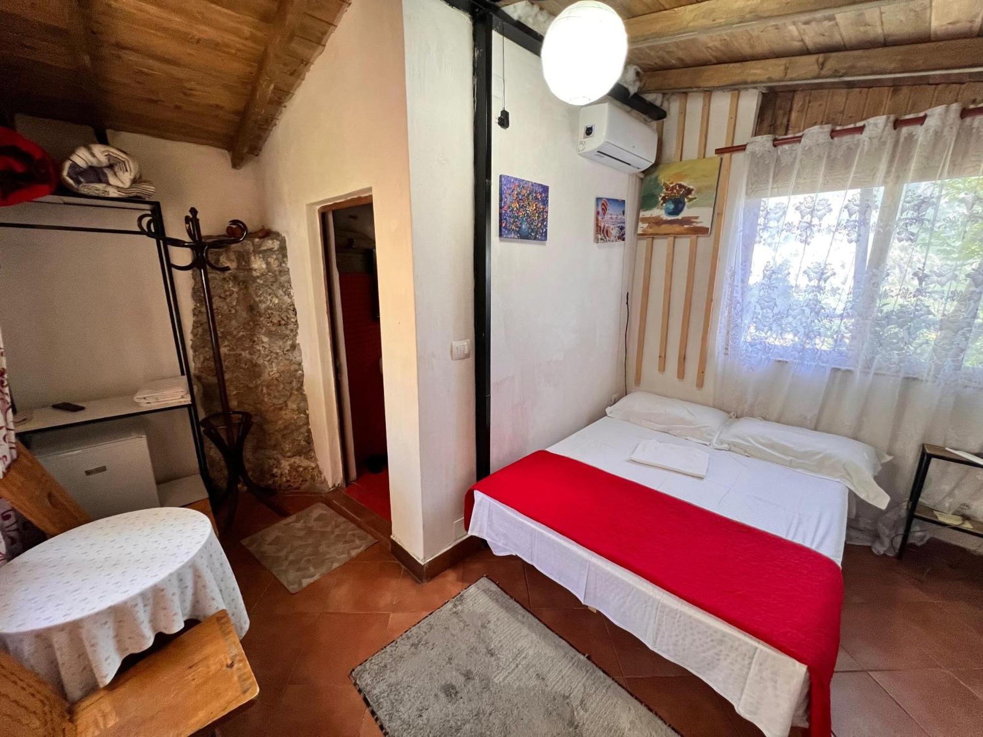 Rooms Nesti Inside Of Castle Krujë Eksteriør billede
